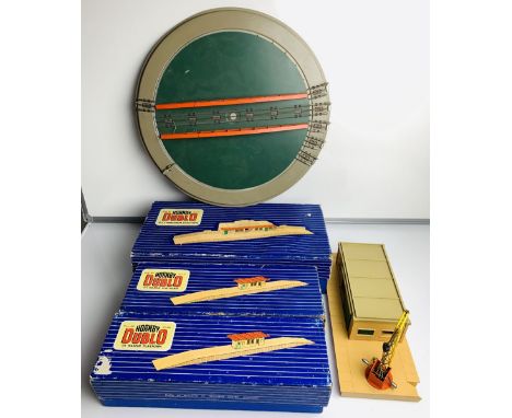 4x Assorted Hornby Dublo Buildings - 3x with Original Boxes, 1x Turntable UnboxedP&P group 2 (£20 for the first item and £2.5