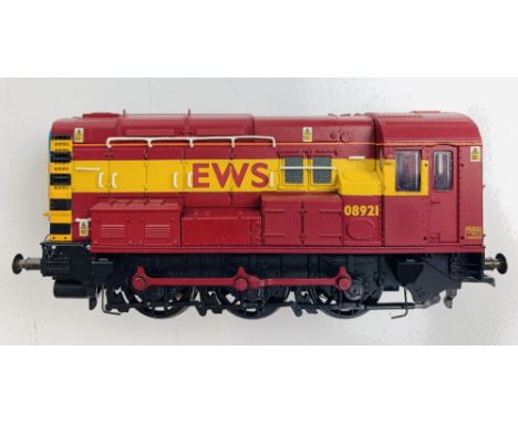 Bachmann 32-103 OO Gauge Class 08 921 EWS Shunter Loco - UnboxedP&P group 1 (£16 for the first item and £1.50 for subsequent 
