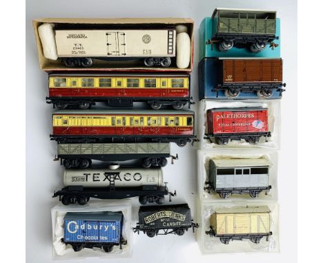 12x Assorted Hornby Dublo Trix TTR Wagons & CoachesP&P group 2 (£20 for the first item and £2.50 for subsequent items) 
