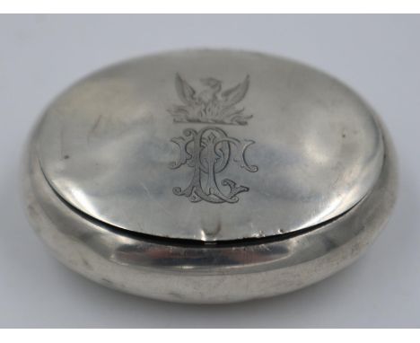 Hallmarked silver snuff box with Armorial crest, Chester assay, 81g. UK P&amp;P Group 1 (£16+VAT for the first lot and £2+VAT