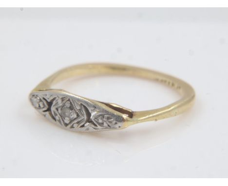 18ct gold ring set with diamonds, size K/L, 1.8g. UK P&amp;P Group 0 (£6+VAT for the first lot and £1+VAT for subsequent lots