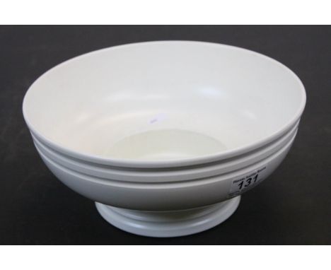Keith Murray white ceramic Bowl, approximately 10 inches in diameter, base marked "KM Wedgewood of Etruria and Barlaston"