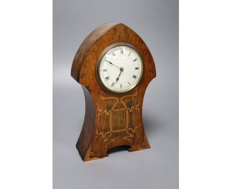 An Art Nouveau inlaid oak mantel clock, convex dial and French movement, case inlaid with copper strapwork, 28cm
