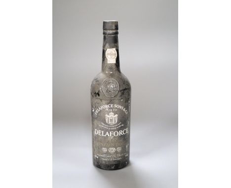 Nine bottles of vintage Port to include Dow's 1975 (2)