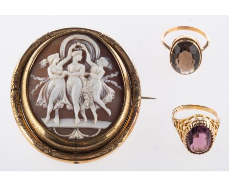 A mixed group of jewellery, to include a floral engraved gilt framed Victorian three graces cameo, safety chain, total gross 