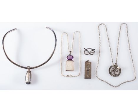 A mixed lot of silver and other jewellery to include a contemporary silver pendant on chain set with amethyst & labradorite, 