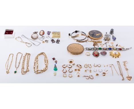 A mixed group of jewellery, to include costume jewellery chains, pendants, compacts, bangles, brooches, etc; some silver to i