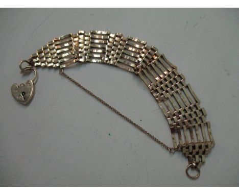 A 9ct yellow gold gate link bracelet with a 9ct gold padlock clasp and safety chain, 6" long, 18.10g 