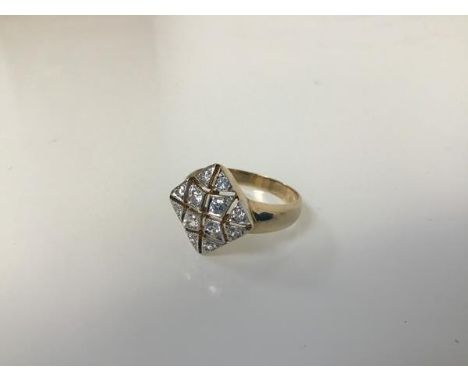 A 9ct gold dress ring with colourless stones in a pierced plaque setting (R) (3.54g)