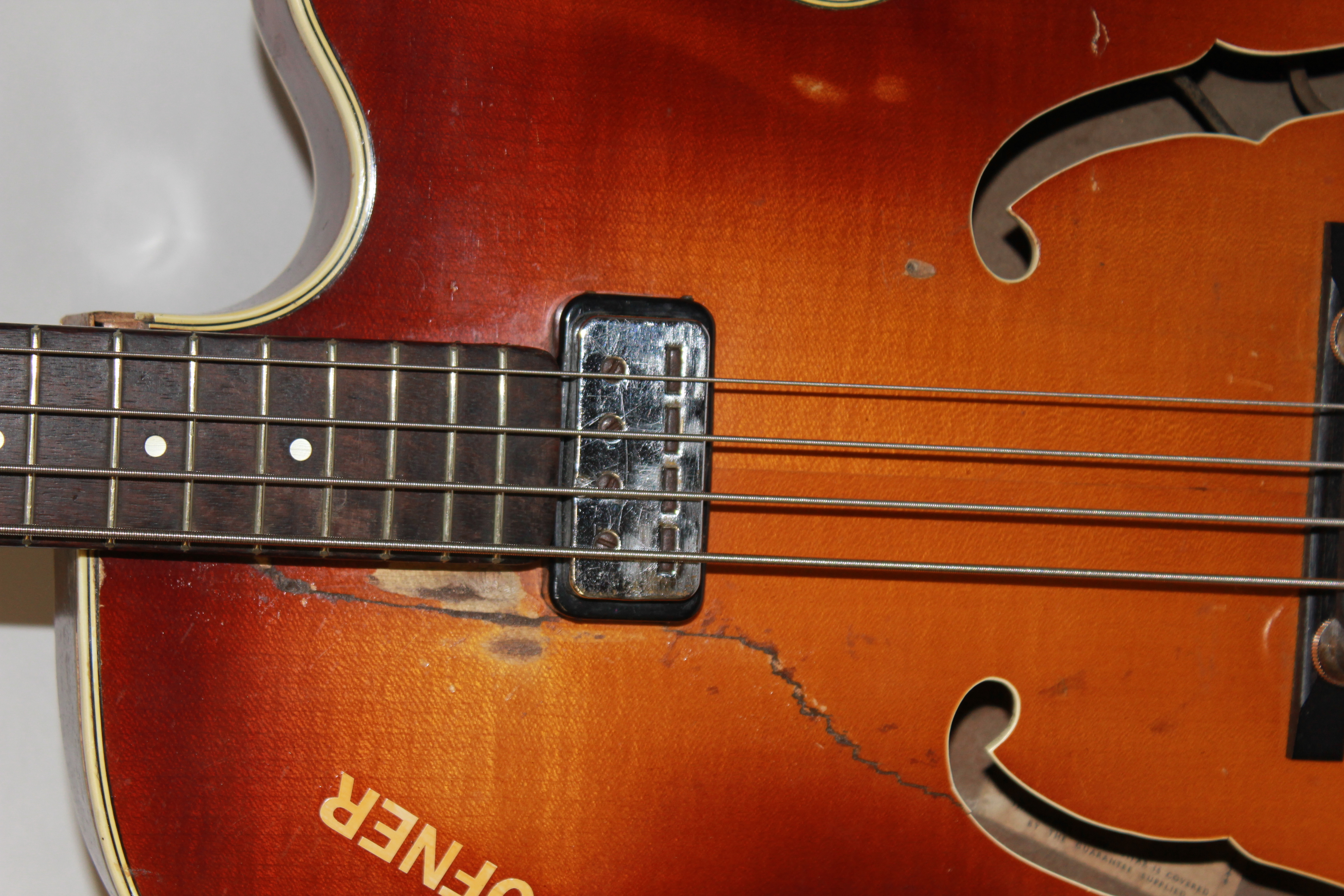 A HOFNER SENATOR SEMIACOUSTIC BASS GUITAR, CIRCA 1964 The hollow body