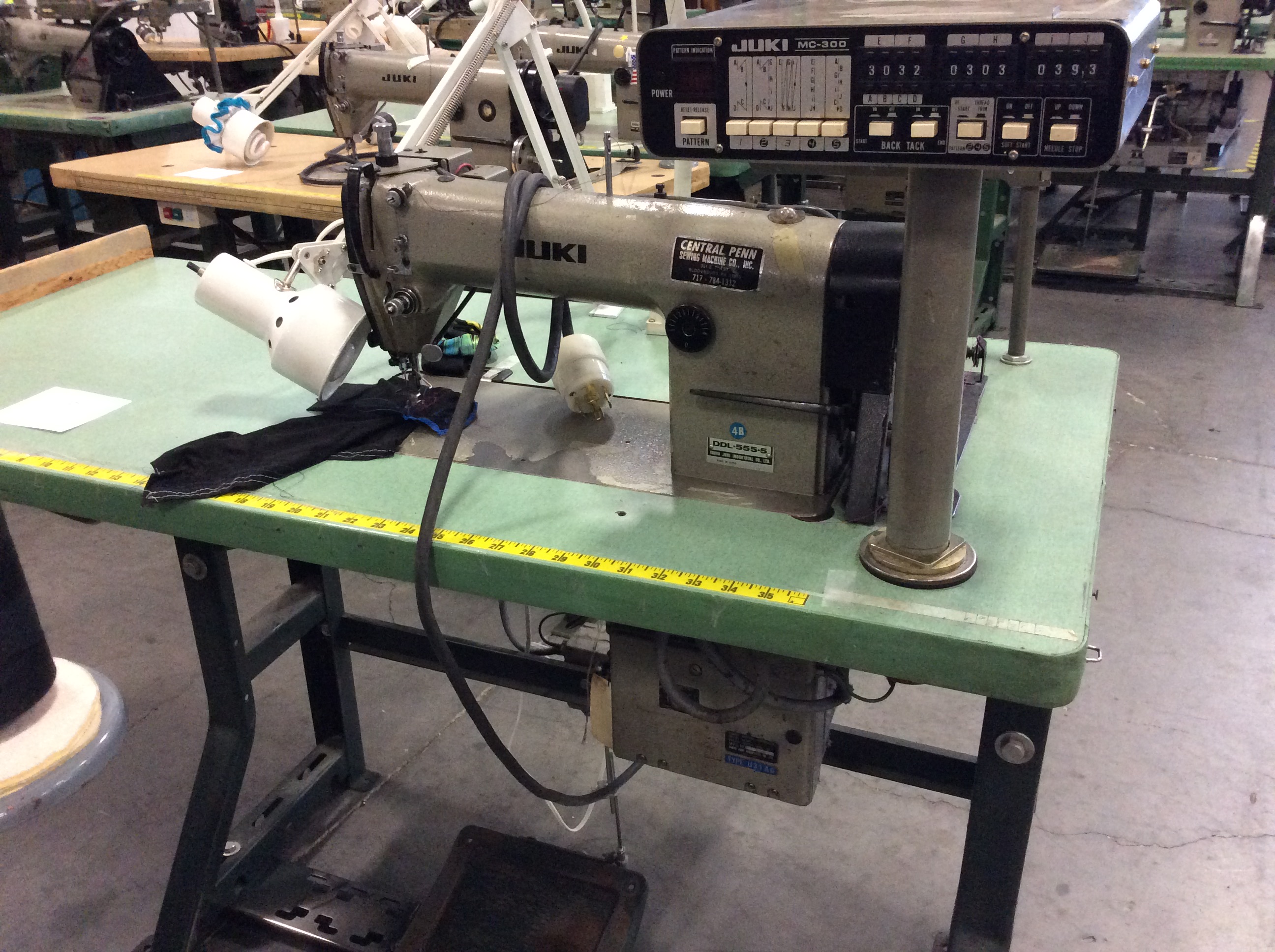 JUKI DDL5555 W/ JUKI MC300 ATTACHMENT JUKI MOTOR 3U552M 3PH 220V 60 HZ