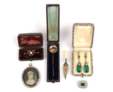 A Small Quantity of Items including; a diamond and pearl bow brooch, cased; an oval paste locket; a green and white paste clu