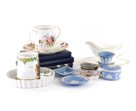 Various china and effects, Wedgwood Jasperware saucer, 11cm diameter, Royal Worcester Contessa gravy boat on stand, quiche di