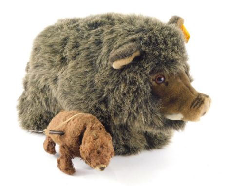 A Modern Steiff warthog and a clockwork bear, with pressed fur and metal body, 6cm high. (2)