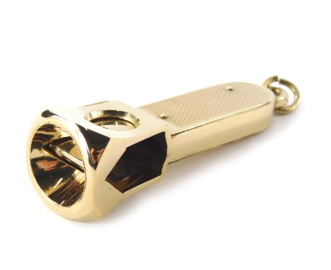 A 9ct gold cigar cutter, with ring top, partially engine turned, 6cm high, 31g, in an associated box.