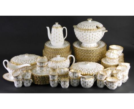 A comprehensive Spode Fleur de Lys dinner service, to include a pair of lidded tureens, 27cm wide, soup tureen, oval serving 