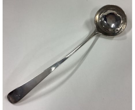 EDINBURGH: A large Scottish silver toddy ladle. Circa 1820. Approx. 25 grams. Est. £30 - £40.