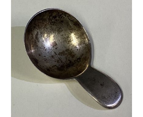 A George III silver caddy spoon. London 1789. By Susannah Barker. Approx. 16 grams. Est. £50 - £80.