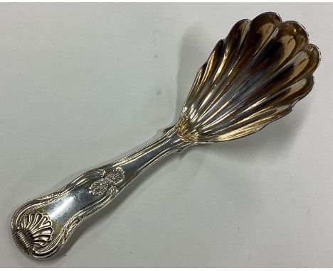 A heavy George III silver caddy spoon. London 1822. Approx. 40 grams. Est. £50 - £80.