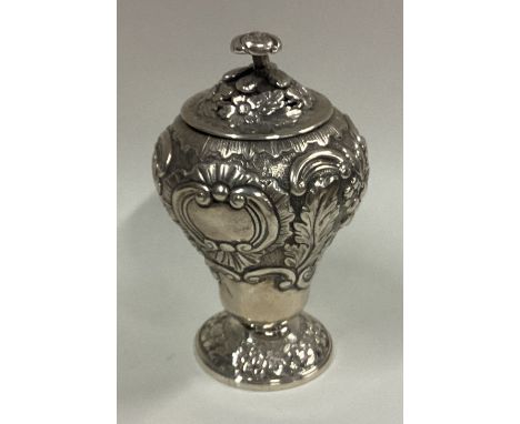 An ornate William IV silver tea caddy with lift-off cover. London 1833. By Michael Starkey. Approx. 86 grams. Est. £150 - £20