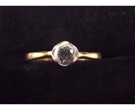 An 18ct gold and platinum set diamond solitaire ring 