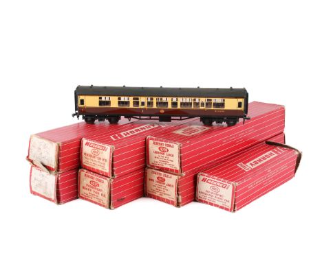 Seven Hornby 00 gauge carriages. Comprising two in Wester Rail cream and brown livery; 4070 Restaurant Car and 4050 Corridor 