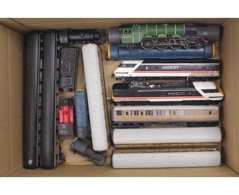 A collection of Hornby locos and rolling stock to include a 4-6-2 loco and tender, A1 class in LNER green livery, with four t