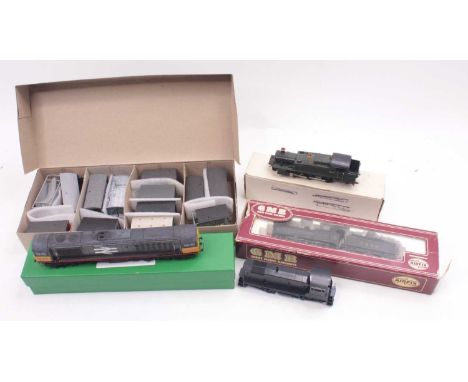 One tray containing an Airfix 00 gauge 4F in early LMS unlined black, running number 3838, a 00 gauge early Hornby Class 58 i