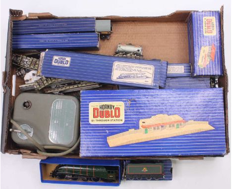 A small collection of Hornby Dublo to include a EDL11 Silver King A4 loco, gloss, near mint example, in a two piece box, noti