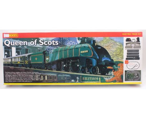 Hornby 00 gauge Queen of Scots train set comprising an A4 in BR lined green, late crest, no.60031, "Golden Plover", three Pul