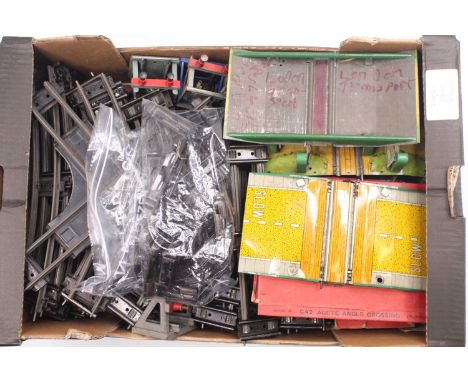 Large tray of Hornby 0-gauge clockwork track, mix of pre &amp; (mostly) post-war. All in good, clean but not shiny appearance