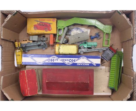 One tray containing various Hornby Dublo and Dinkys, to include a pre-war Hornby Dublo red roof goods platform, in good condi