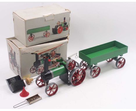 Mamod TE1A traction engine, in green, with a black bunker, lightly used example, housed in the original box, missing the roof