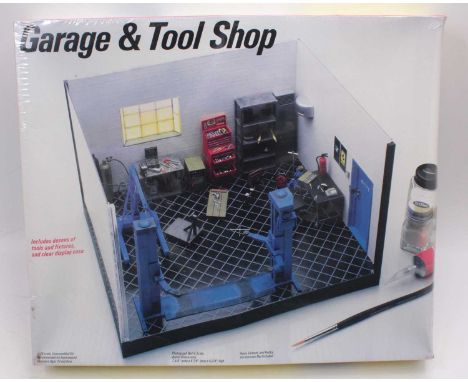 Fujimi/Testors 1.24 scale plastic kit, 430 Complete Garage &amp; Garage Tool Set inc 2 Walls/Tile Floor/Door/Windows/Light, T
