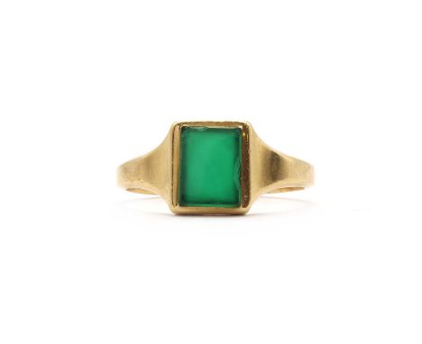 A Victorian 18ct gold signet ring,with a rectangular chrysoprase rub set to the centre, to tapering shoulders and a plain sha