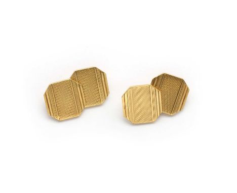 A cased pair of 18ct gold cufflinks,the octagonal shaped double sided cufflinks, with engine turned pattern, joined by a seri