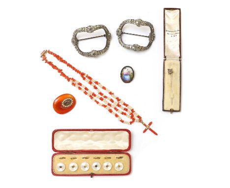 A quantity of period gold, silver and costume jewellery,to include a Georgian cornelian memorial brooch, the oval shape corne