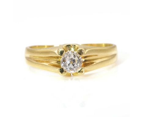 An 18ct gold gentlemen's single stone diamond ring,with an old European cut diamond, estimated as approximately 0.48ct, four 