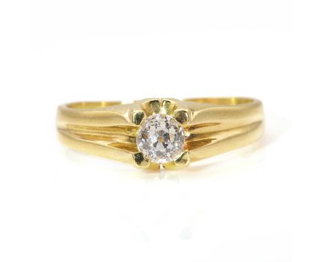 An 18ct gold gentlemen's single stone diamond ring,with an old European cut diamond, estimated as approximately 0.48ct, four 