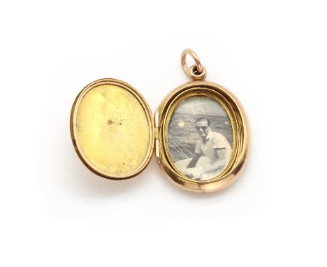 A 9ct gold oval locket pendant,double sided, with central swivel section, glazed cover deficient, with suspension loop and ju