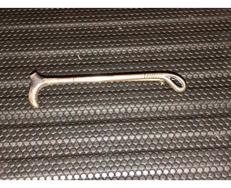 Silver hunting whip brooch 