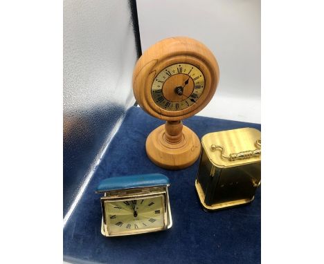 3 clocks (  battery ) and manual alarm clock