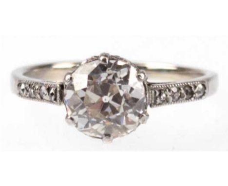   Diamant-Ring, um 1900, 18 kt WG, korbförmiger Ringkopf besetzt mit Altschliffsolitär von  ca. 1 ct, vsi, in Krappenfassung,