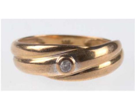   Ring, 333er GG, reliefierte Schiene besetzt mit kl. weißem Stein, ges. 2 g, RG 60          