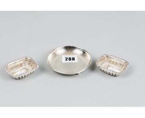 A pair of miniature oblong silver dishes, 0.7 ozs, Birmingham 1898 and a circular silver engine turned dish on three ball fee