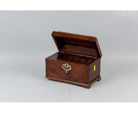 A Georgian mahogany tea caddy with brass carrying handle and escutcheon having three lidded tin lined interior compartments w