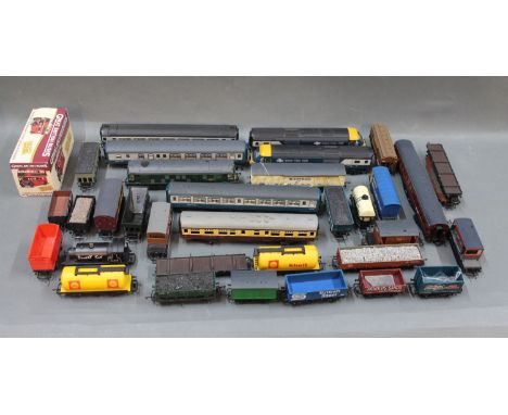 A box of miscellaneous 00 gauge diesel/steam locomotives, rolling stock, coaches by Tri-ang & Hornby together with a  boxed G