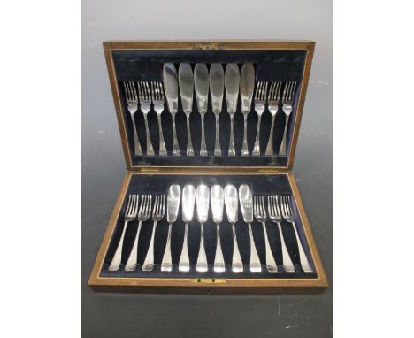 A silver fish service for twelve settings, approx. 36oz, cased  