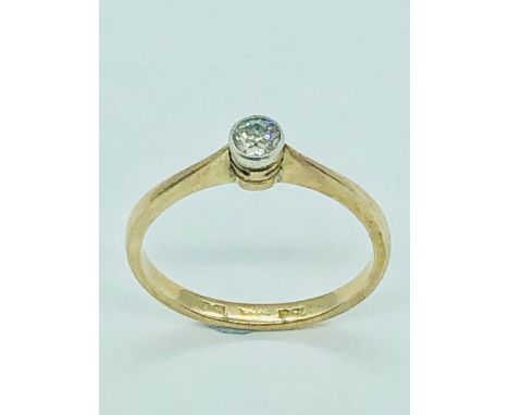 A 15ct yellow gold ring with a diamond. (1.9g)