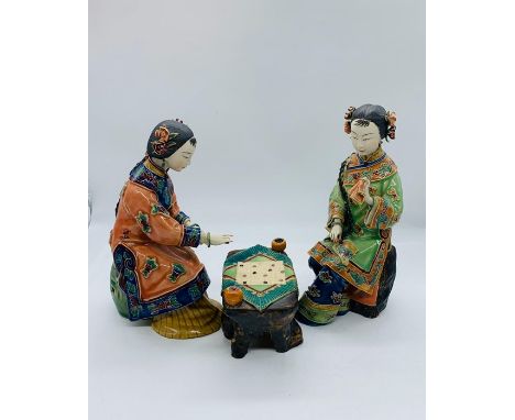 Two Japanese ladies playing yunzi 